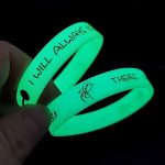 gelang karet glow in the dark